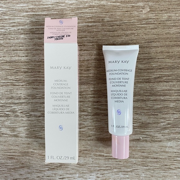 Mary Kay Medium Coverage Foundation Ivory 200 NWT